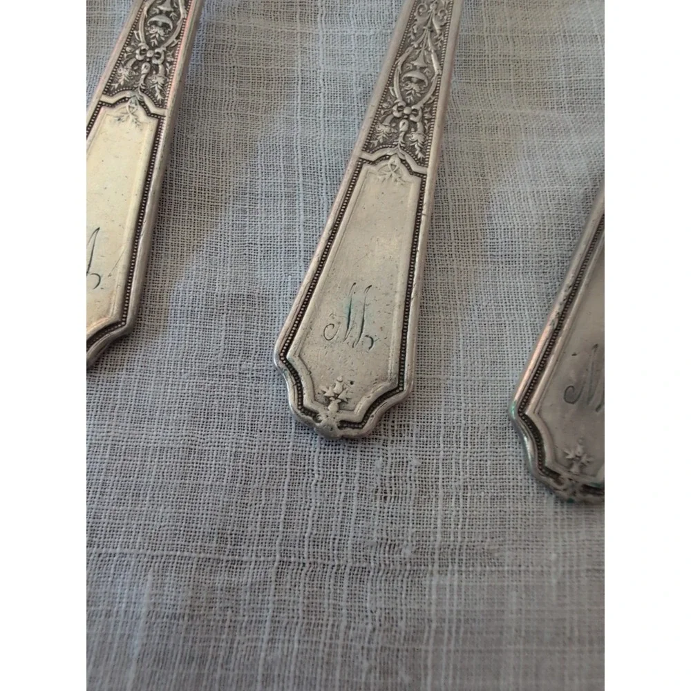 1847 ROGERS BROS Ancestral Silverplate‎ Flatware 8 Spoons 1 Butter Monogram W/M